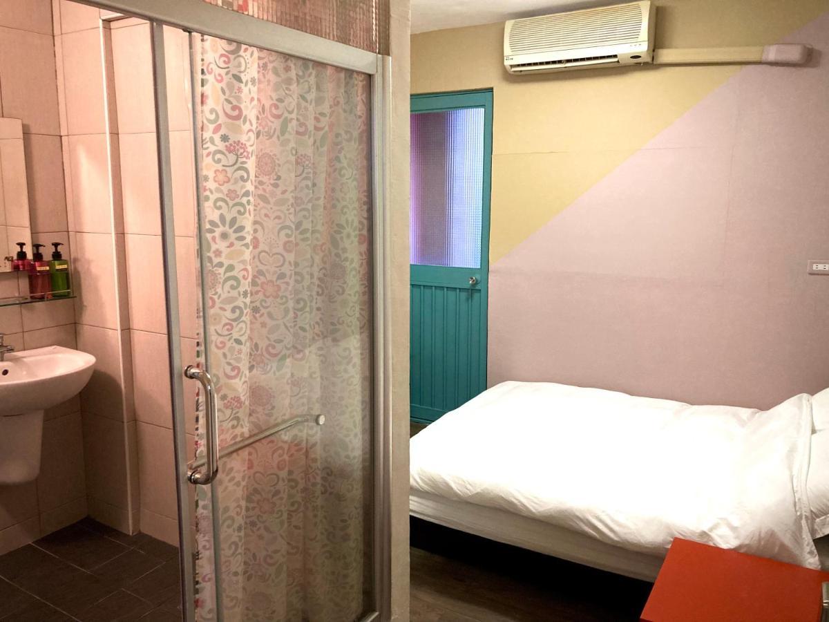 Апартаменти 台南富居tainan Fu House預訂後請主動聯繫做確認才保留訂房 Екстер'єр фото